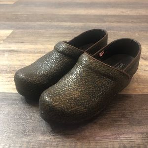 Sanita brown embossed leather clogs size 37 Only tried on never worn